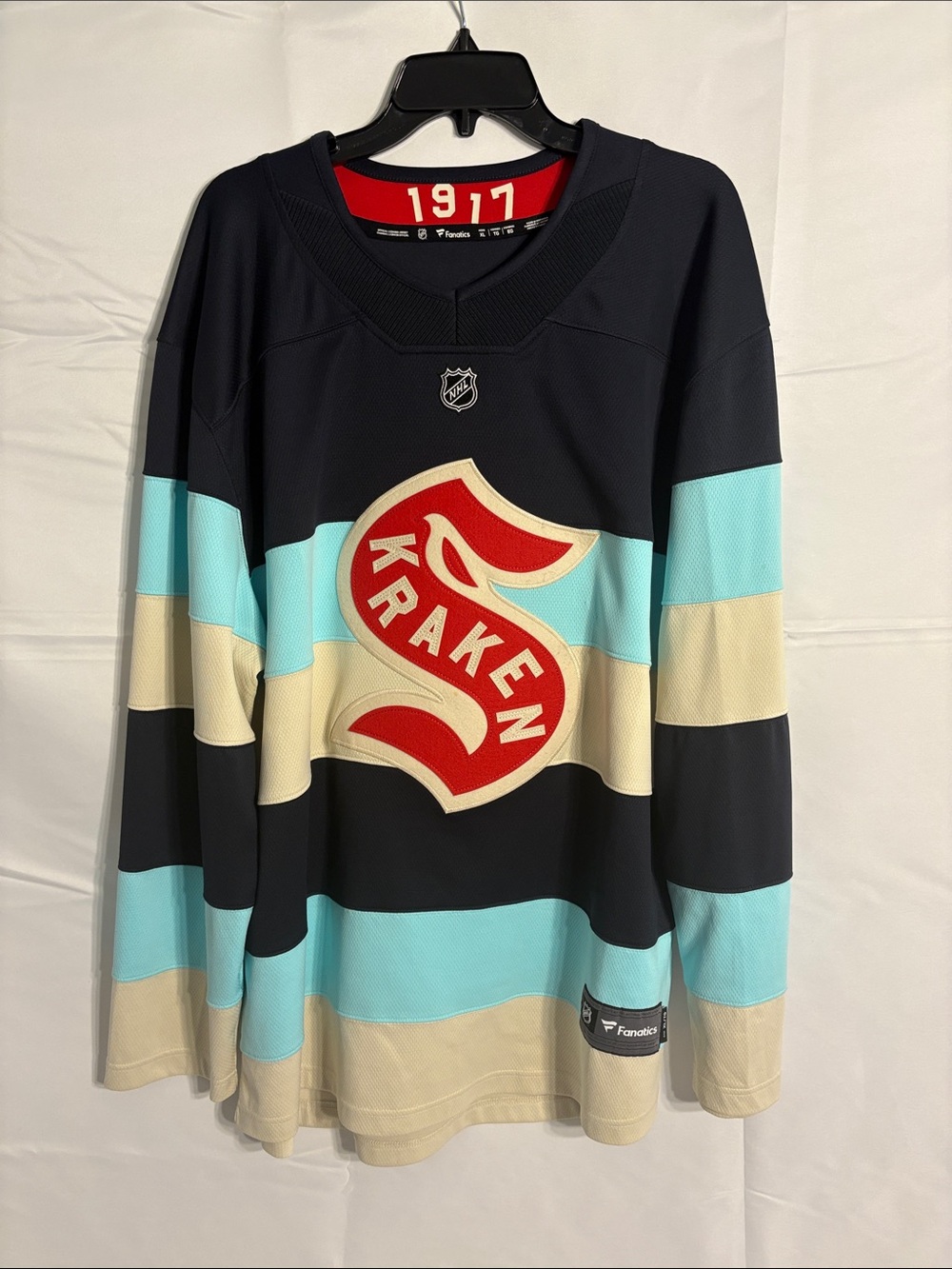 2024 Winter Classic Seattle Kraken
Navy Light Blue Cream Hockey Jersey